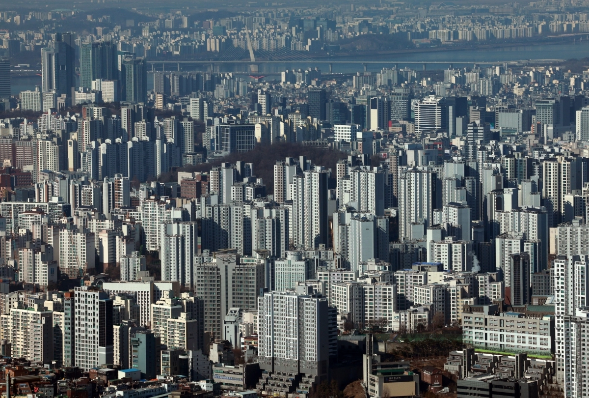 사진은 19일 서울 남산 N서울타워에서 바라본 아파트 밀집지역. 2026.2.19. 연합뉴스