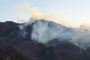 함양 산불 진화율 66%…산불 대응 1단계 유지·진화 총력