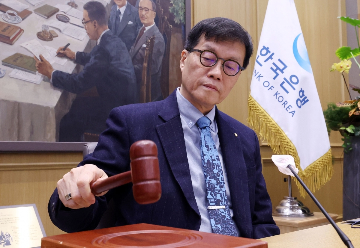 이창용 한은 총재, 금통위 주재