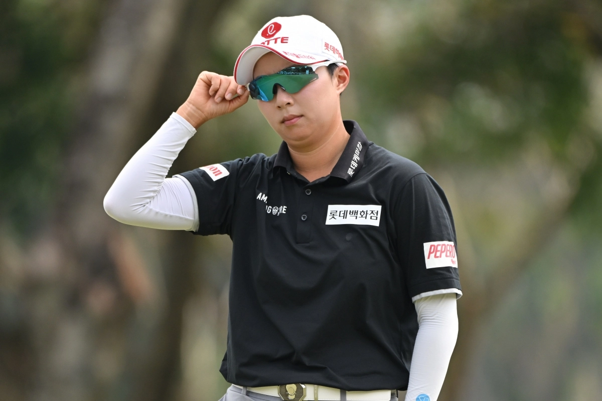 퍼트한 볼을 지켜보는 김효주.