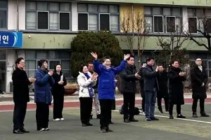 유정희 서울시의원, 지역 축구회 시축식 참석… “생활체육 기반 확충에 행정적 결단 필요”