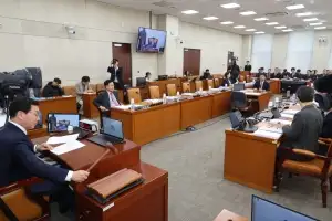 행안위, 與 주도 ‘국민투표법’ 개정안 처리