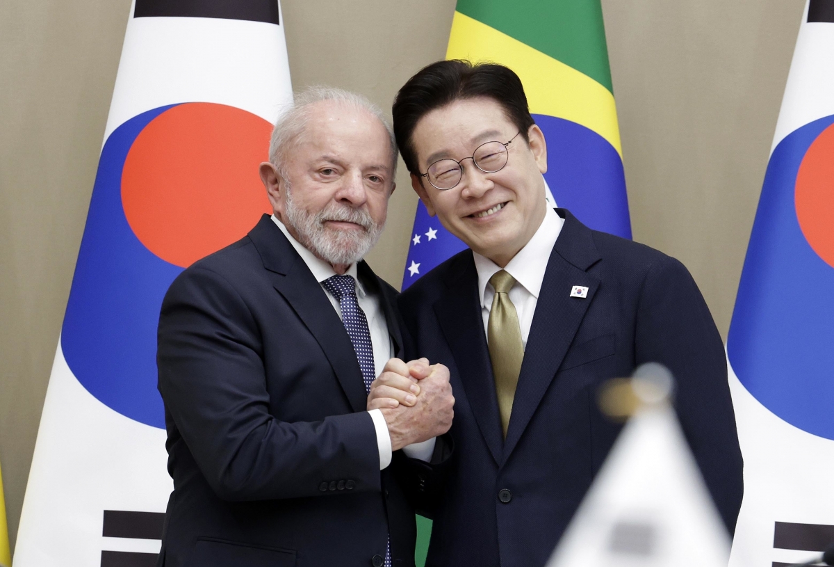 정상회담 기념촬영하는 이재명 대통령과 룰라 브라질 대통령