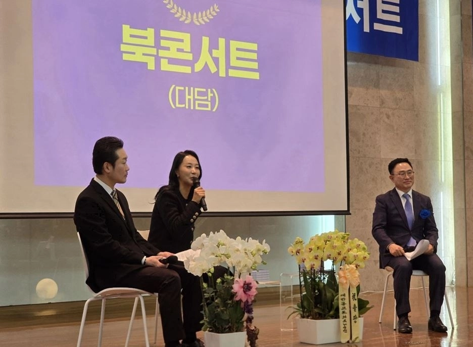 북토크에서는 복지·교통·교육·개발을 금천의 4대 핵심 과제로 제시하며 금천에서만 60여년을 살아온 작가 최 의원의 진솔한 대화가 이어졌다