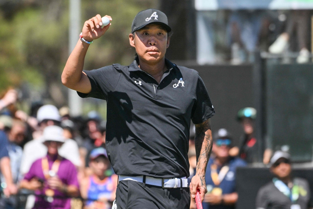 버디 퍼트를 성공시키고 주먹을 불끈 쥔 앤서니 김. 애들레이드 AFP 연합뉴스