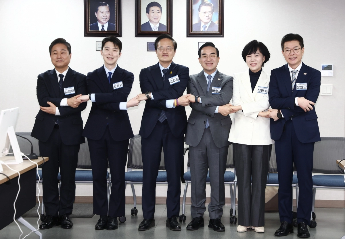 손 맞잡은 민주당 서울시장 예비후보들