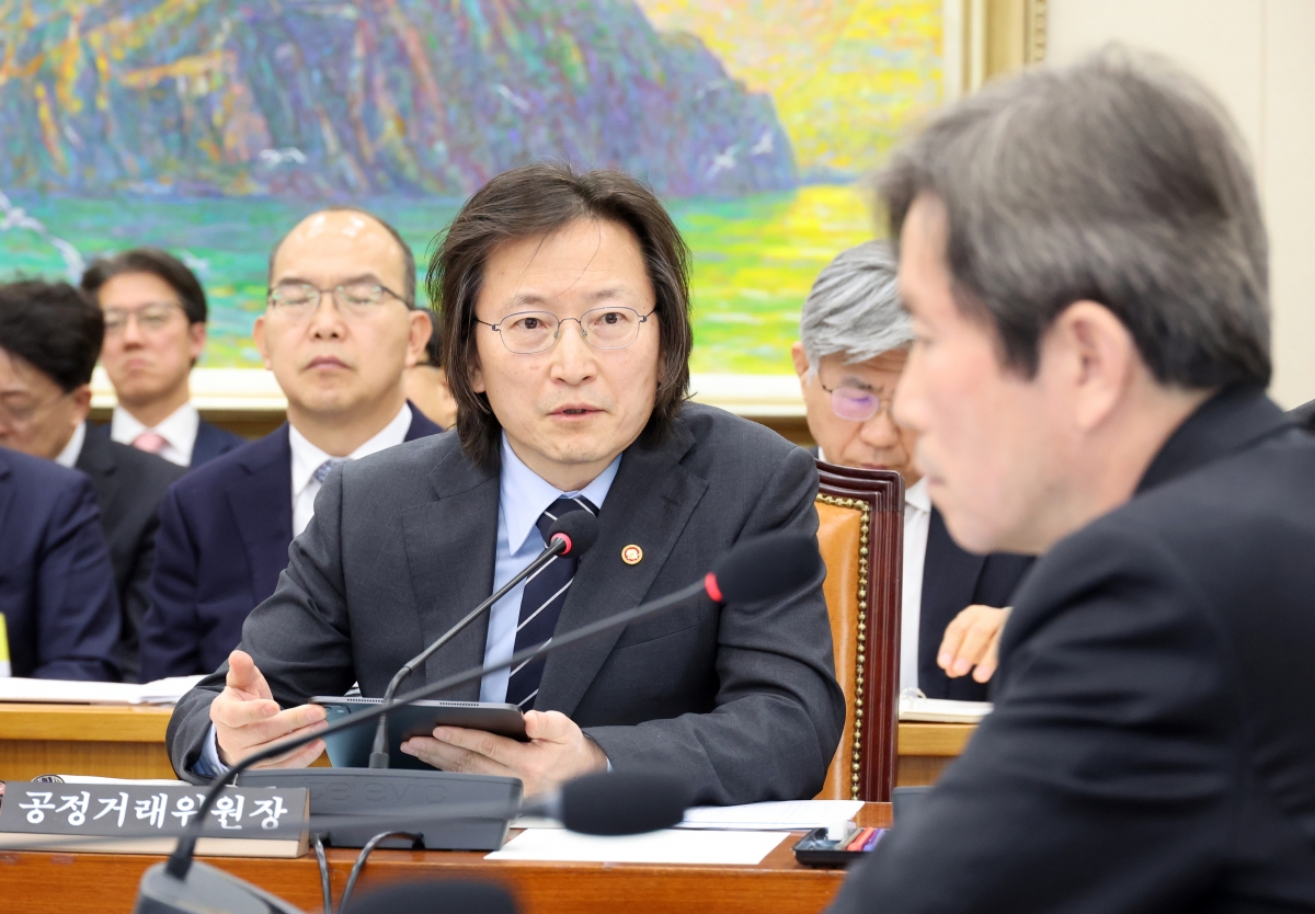 정무위 의원 질의 답변하는 주병기 공정거래위원장