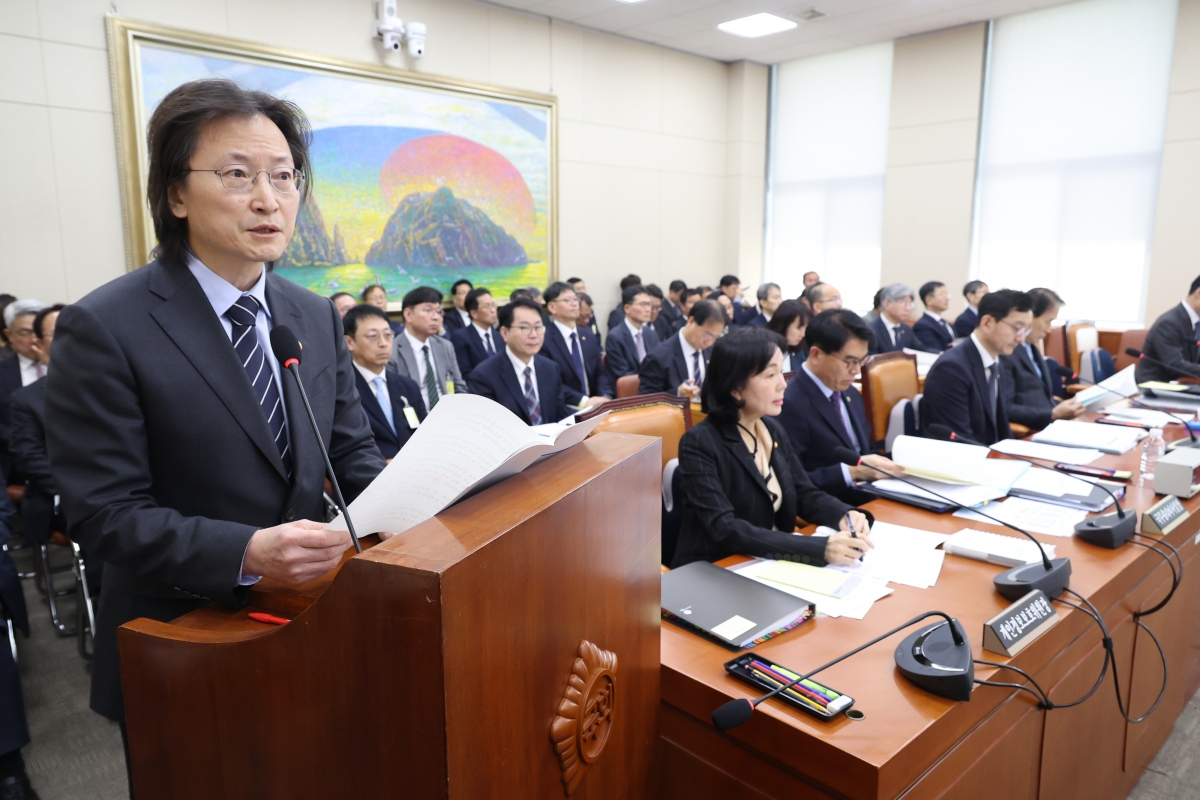 업무 보고하는 주병기 공정거래위원장