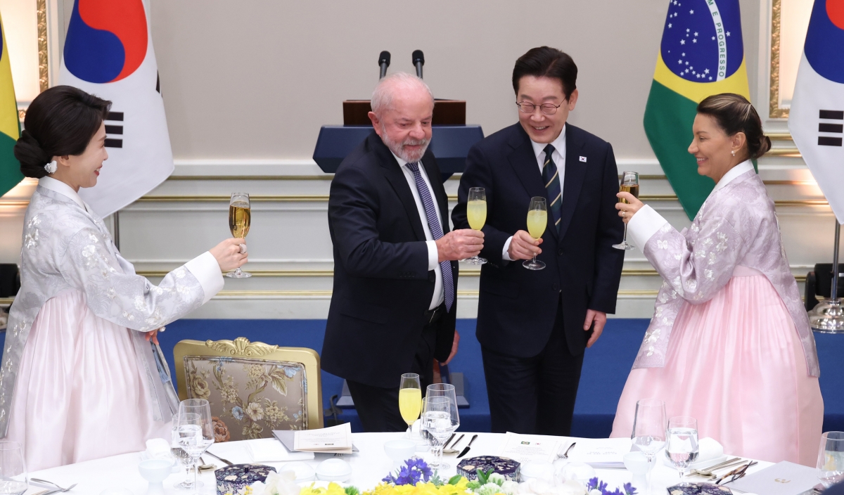 李 “소년공들의 만남”