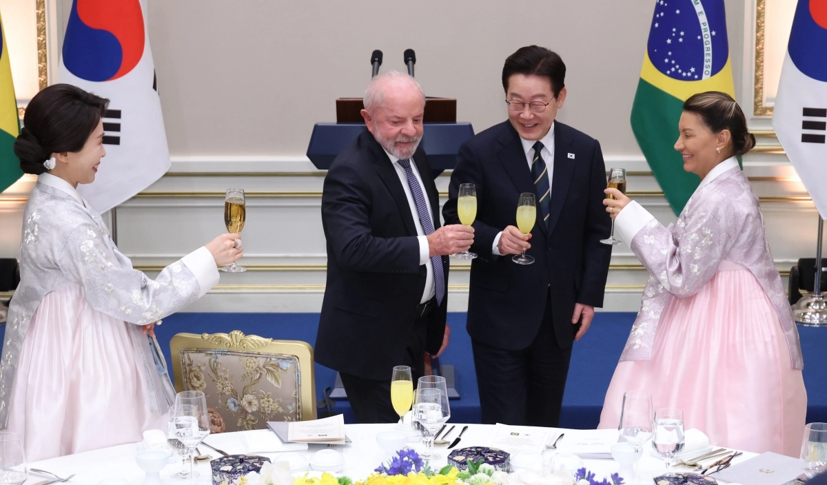 李 “소년공들의 만남”