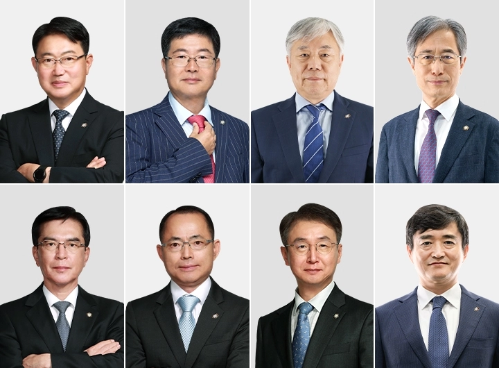 (좌측부터 시계방향으로) 김철, 김진원, 조영삼, 임석필, 이다우, 윤석주, 남상관, 윤형윤 변호사