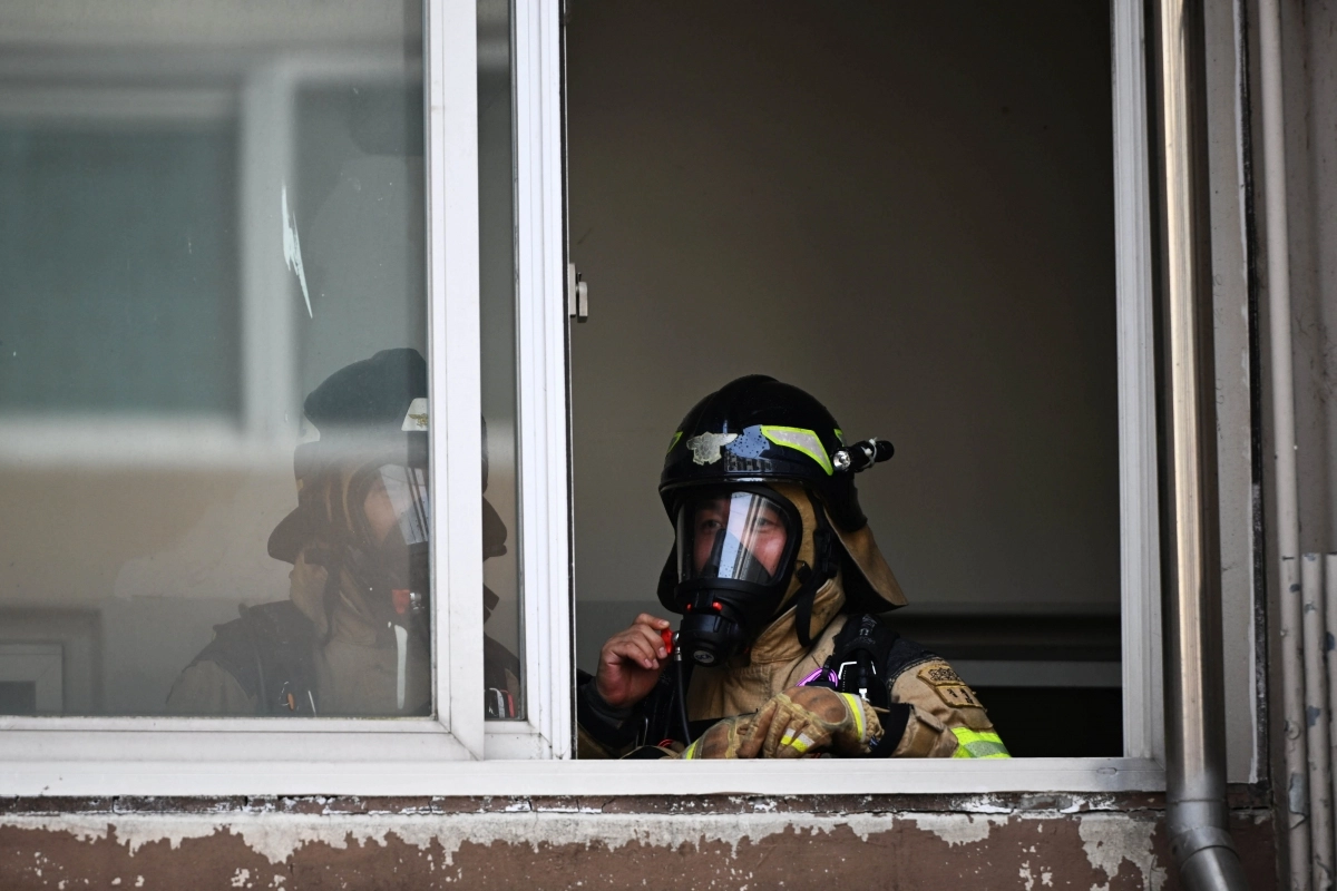 서울소방재난본부와 서울주택도시개발공사(SH)가 지난 23일 서울 노원구 하계5단지에서 제2차 아파트 실물화재 실험을 진행하고 있다. 2026.2.24 홍윤기 기자