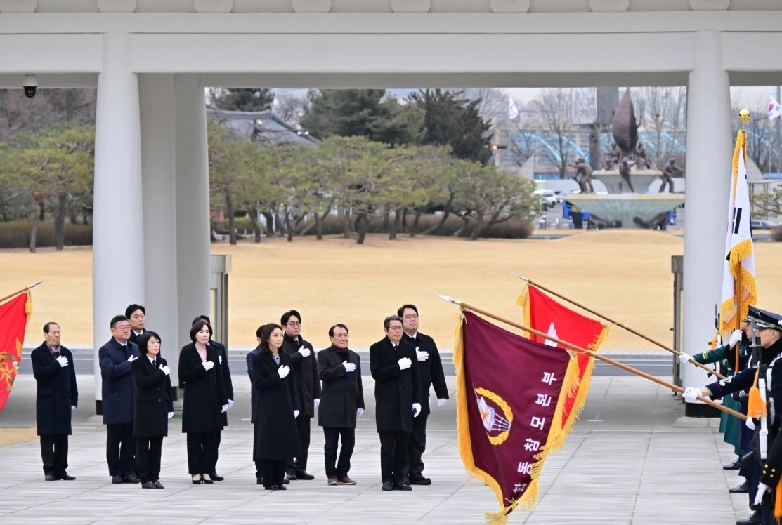 최호정 서울시의회 의장 및 서울시의원 현충원 참배. 서울시의회 제공