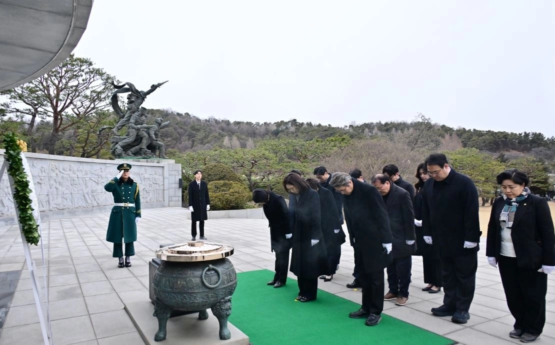 최호정 서울시의회 의장 및 서울시의원 현충원 참배. 서울시의회 제공
