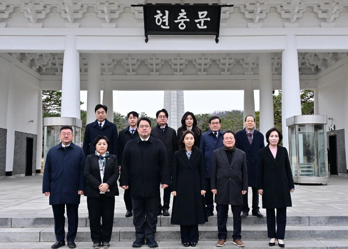 최호정 서울시의회 의장 및 서울시의원 현충원 참배. 서울시의회 제공