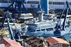 대만상륙작전용?…중국, 세계 최대 155㎜ 거포 군함 건조 포착