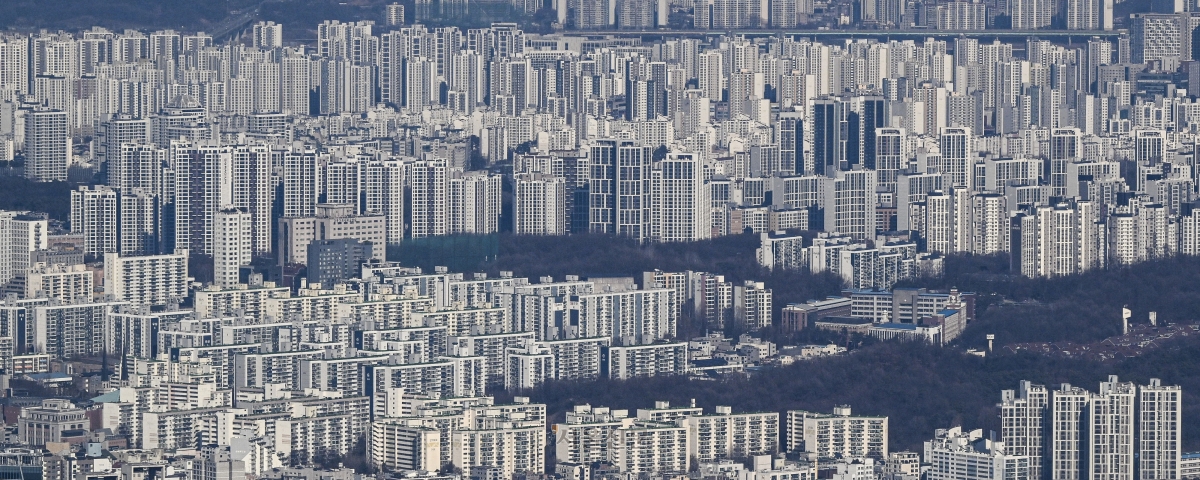 사진은 3일 서울 송파구 서울스카이 전망대에서 바라본 서울 시내 아파트. 이지훈 기자