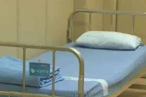 thumbnail - “열달간 양팔 묶어놔”…‘불법 강박’ 정신병원서 30대女 추락사