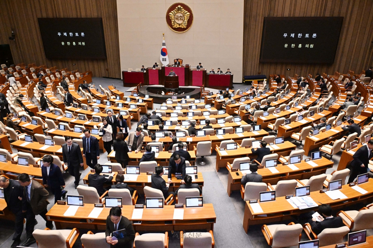 국힘 필리버스터 돌입… 민주는 퇴장