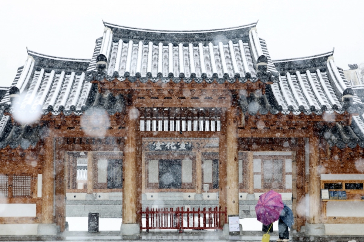 겨울이  아쉬워… 눈  내리는  전라감영