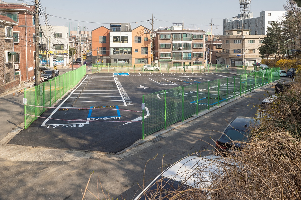 ‘2025 상반기 적극·혁신행정’ 최우수 사례로 선정된 신월7동 자투리땅 주차장. 양천구 제공