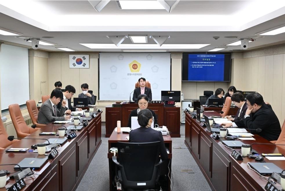 지난 24일 서울시 기후환경본부와 서울에너지공사로부터 주요 업무보고를 받은 서울시의회 에너지전략특별위원회(위원장 김규남)