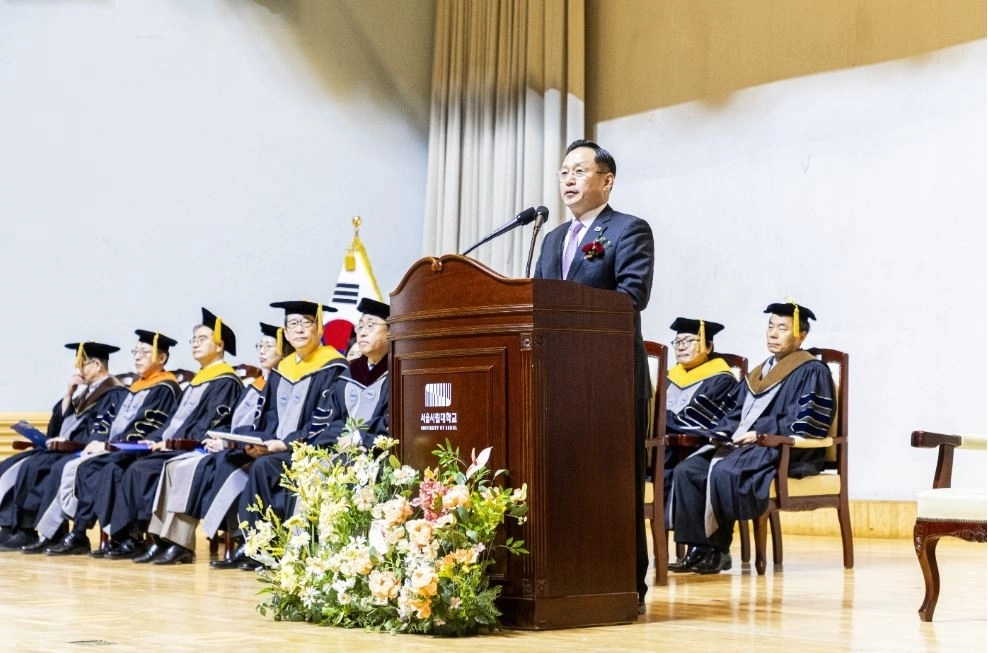 ‘2026년 2월 학위수여식’에 참석해 격려의 말을 전하는 이승복 부위원장