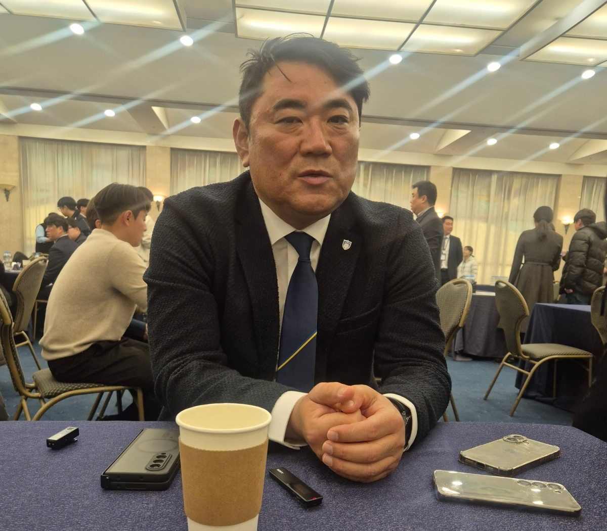 김현석 프로축구 K리그1 울산 HD 감독이 25일 서울 서대문그 스위스그랜드호텔에서 열린 ‘K리그1 2026 개마 미디어데이’ 행사에 앞서 취재진과 만나 새 시즌을 앞둔 소감을 말하고 있다. 박성국 기자