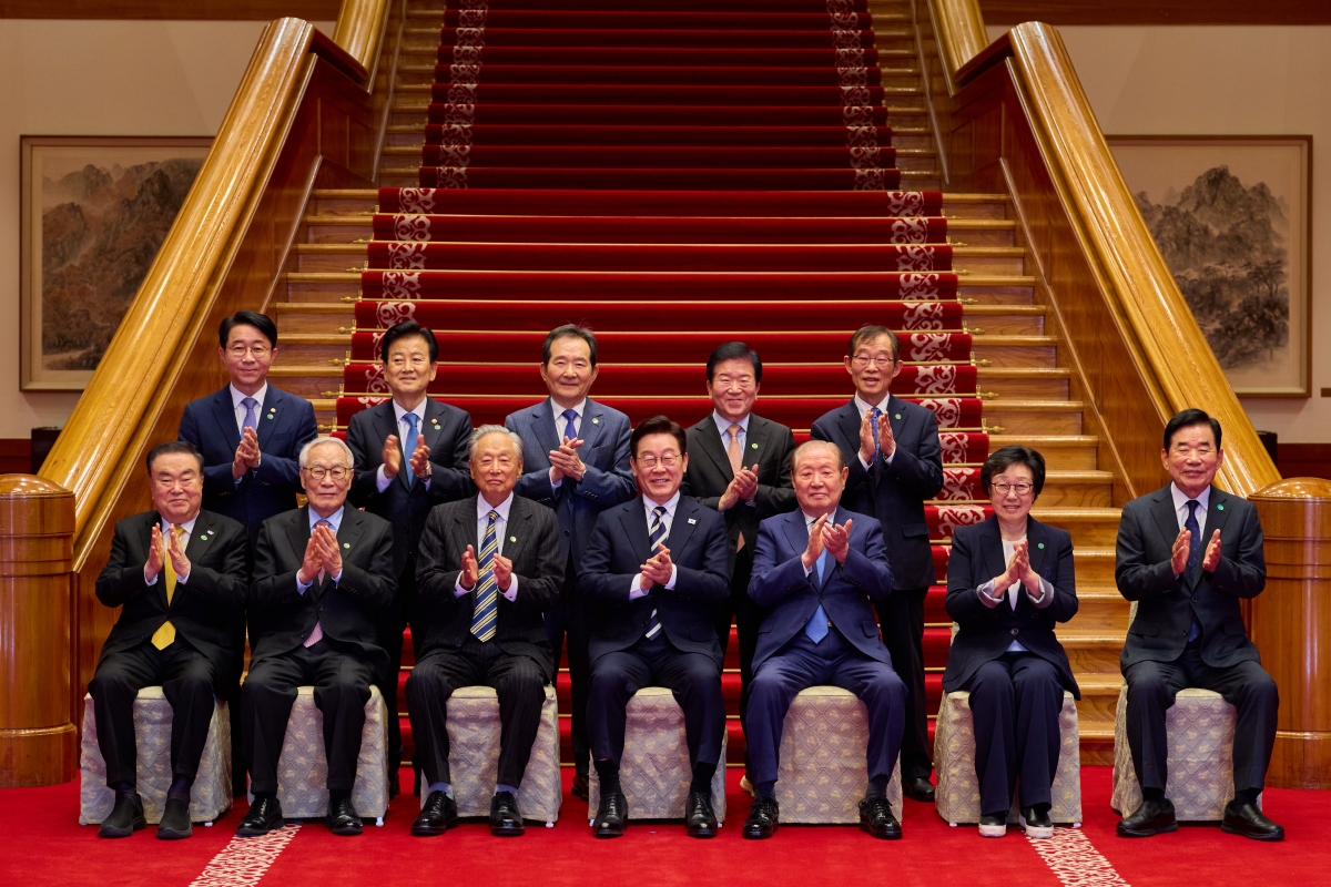 李대통령, 민주당 상임고문단과 청와대 오찬