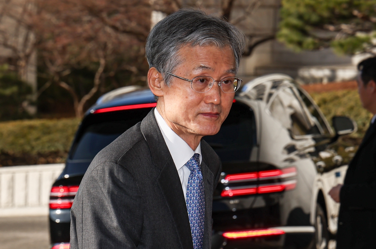 조희대 대법원장이 25일 서울 서초구 대법원으로 출근하고 있다.  뉴스1