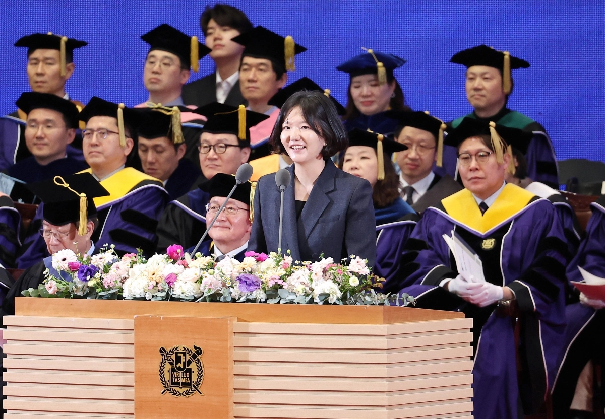 축사하는 네이버 최수연 대표