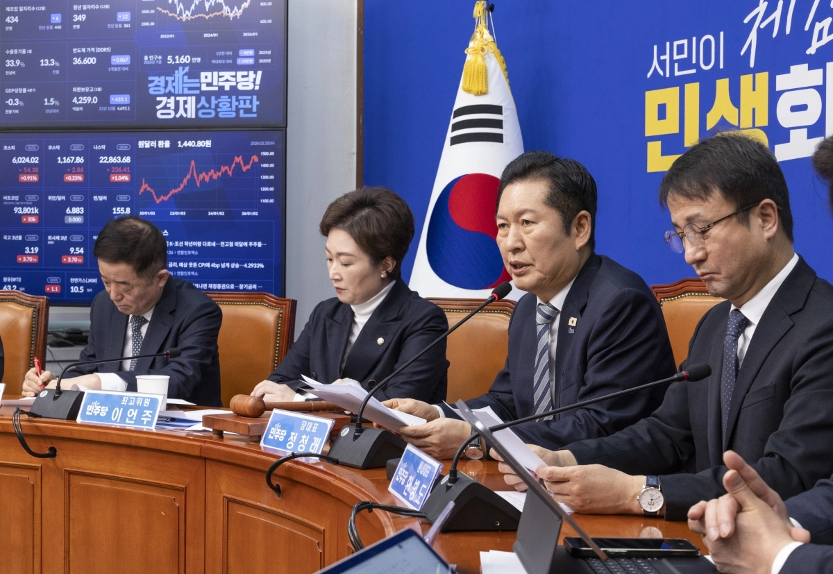 더불어민주당 정청래 대표가 25일 국회에서 열린 최고위원회의에서 사법개혁안에 대한 강한 의지가 담긴 발언을 하고 있다. 2026.2.25 연합뉴스