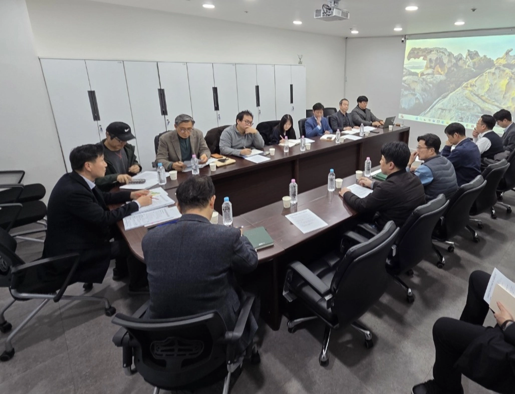 김태희 의원이 25일 GH안산보상사업소에서 의왕·군포·안산 공공주택지구 조성사업 추진을 위한 제7차 정담회를 주재하고 있다.(사진=경기도의회)