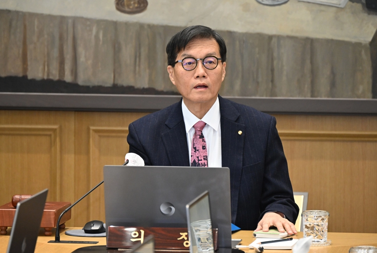 이창용 한국은행 총재가 26일 서울 중구 한국은행 본관에서 열린 금융통화위원회 본회의를 주재하고 있다. 2026.2.26 사진공동취재단