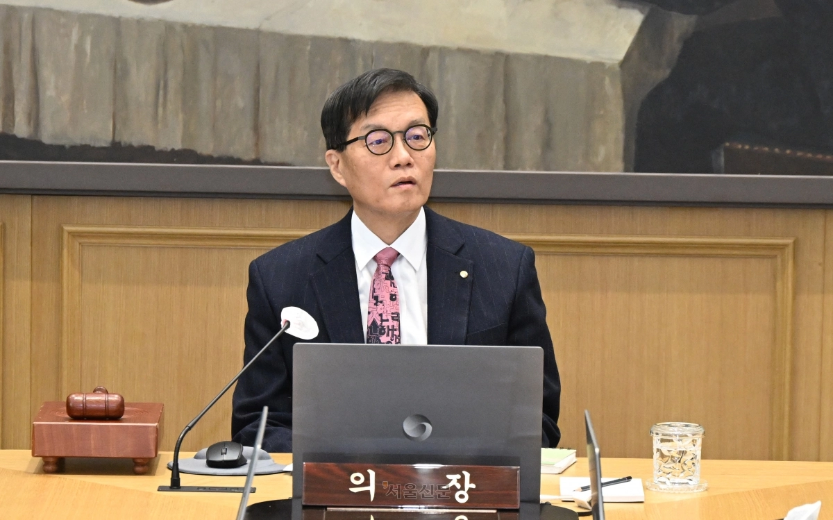 이창용 한국은행 총재가 26일 서울 중구 한국은행 본관에서 금융통화위원회 본회의를 주재하고 있다. 2026.2.26 사진공동취재단