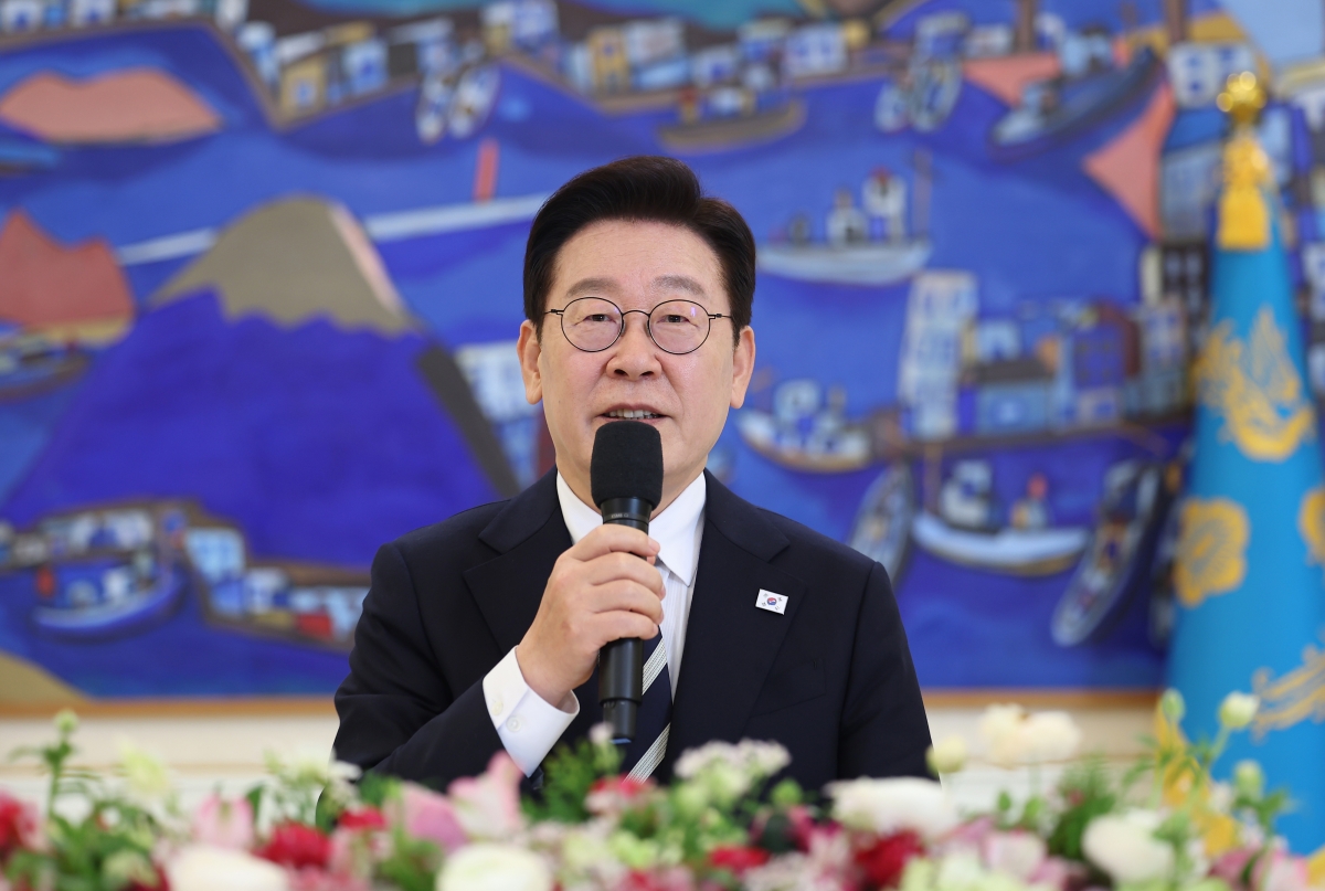 thumbnail - 李대통령 지지율 67% 취임 후 최고<br>‘절윤 거부’ 국힘, 17%까지 추락했다