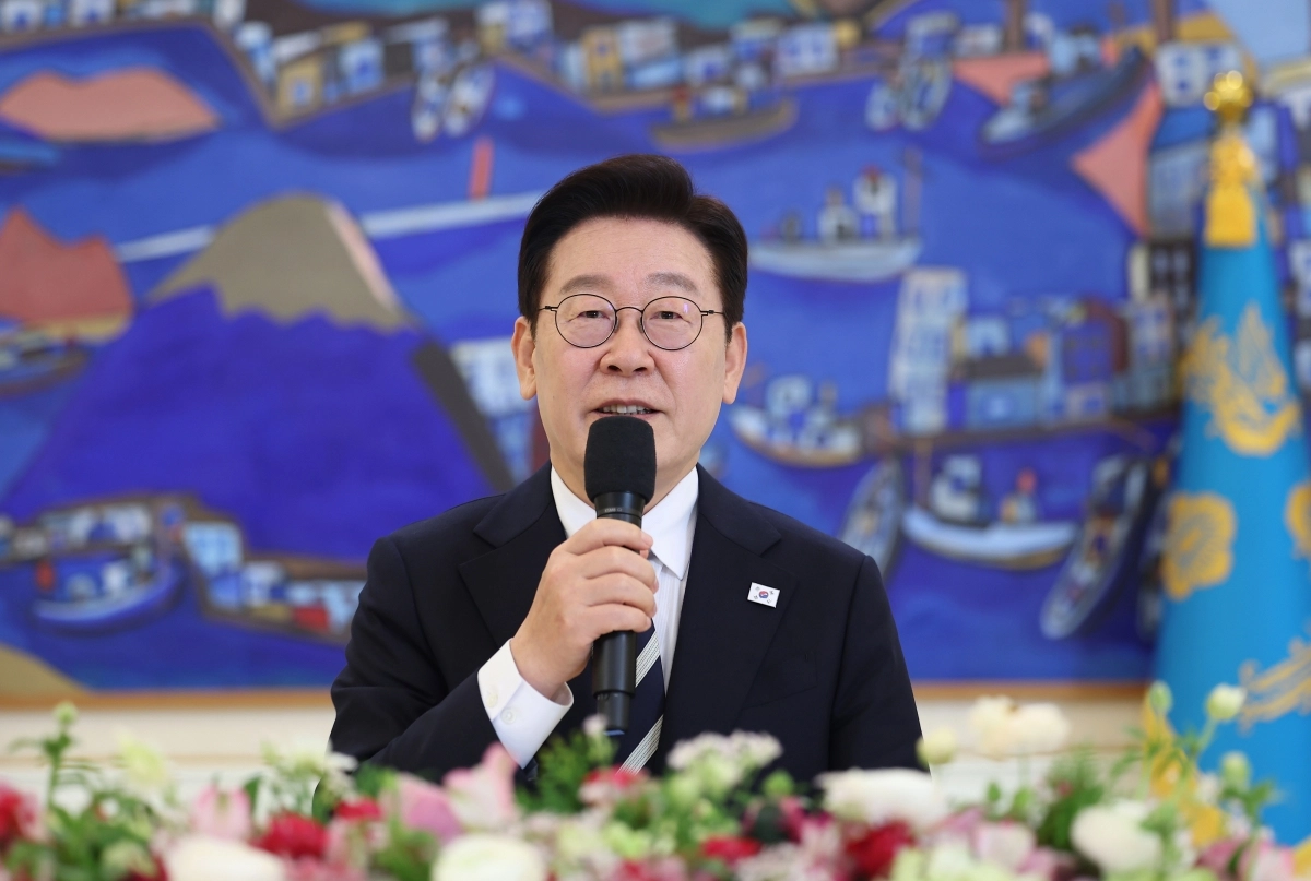 이재명 대통령이 25일 청와대에서 열린 더불어민주당 상임고문단 오찬 간담회에서 발언하고 있다. 2026.2.25 연합뉴스