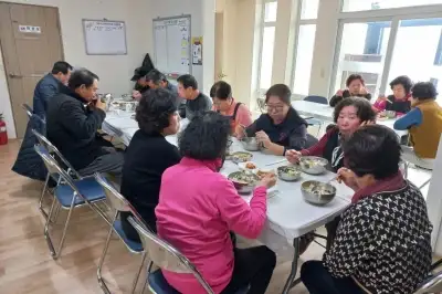 식사·안부 챙기고 노인 일자리 창출도…경로당 급식 지원 확대