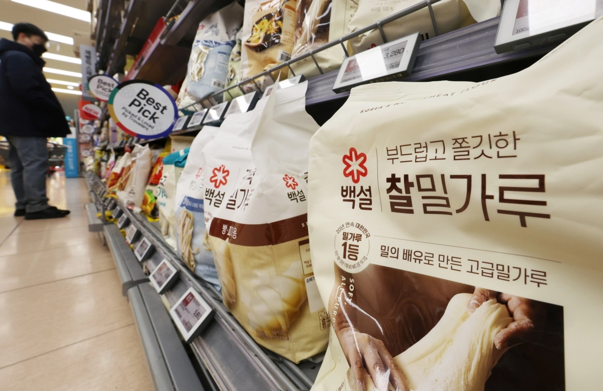 8일 서울의 한 대형마트 밀가루 판매대. 2026.2.8