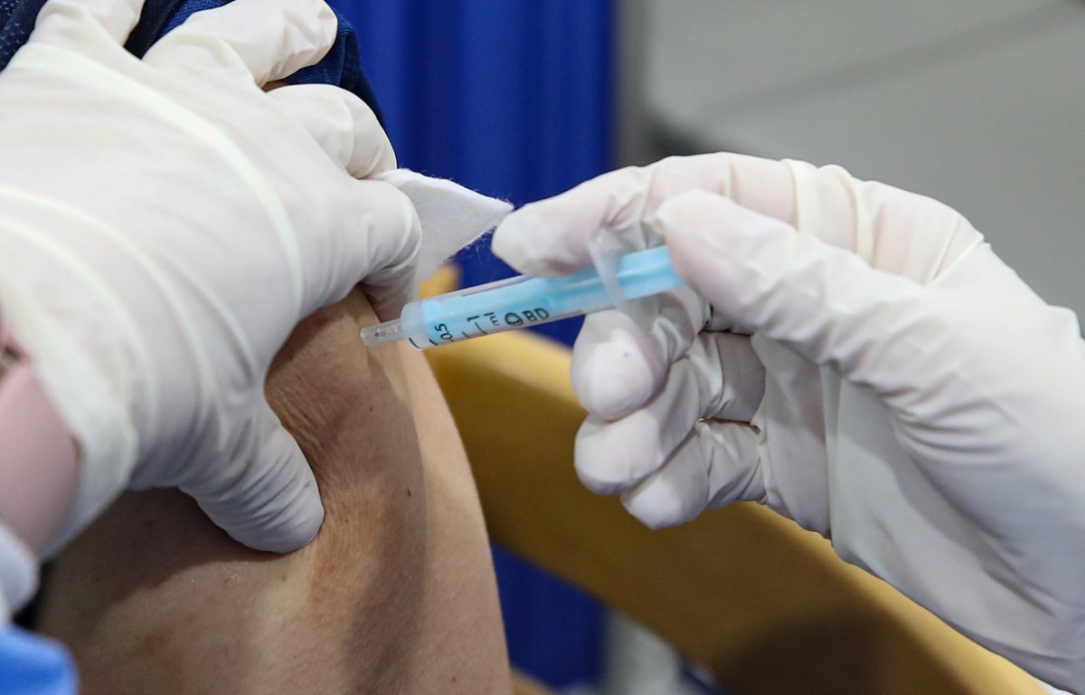 코로나19 백신 3차 추가 접종 간격 3개월까지 단축