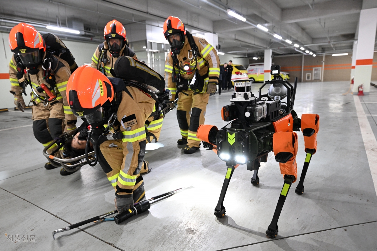 소방관들의 든든한 새 동료 ‘사족보행로봇’