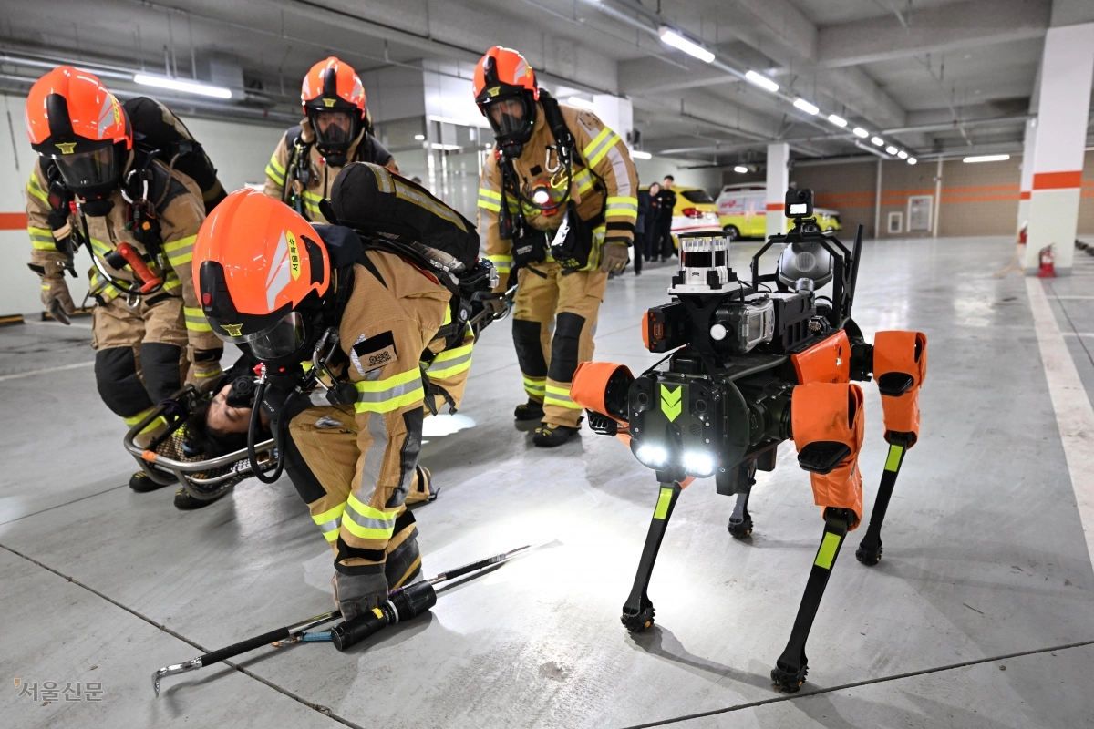 소방관들의 든든한 새 동료 ‘사족보행로봇’