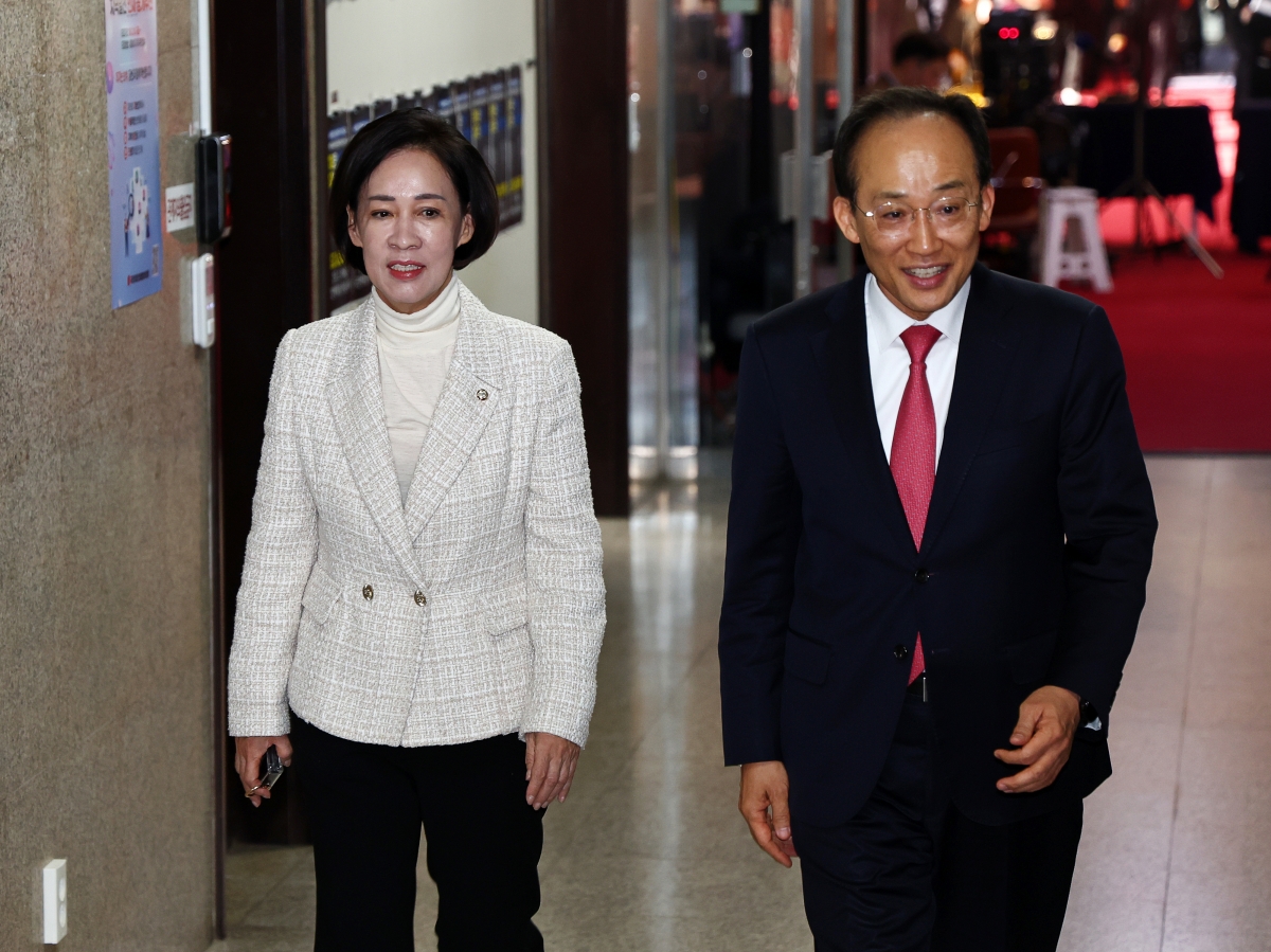 국힘 지도부-대구·경북 의원 회동 참석하는 이인선 대구시당위원장과 추경호 의원