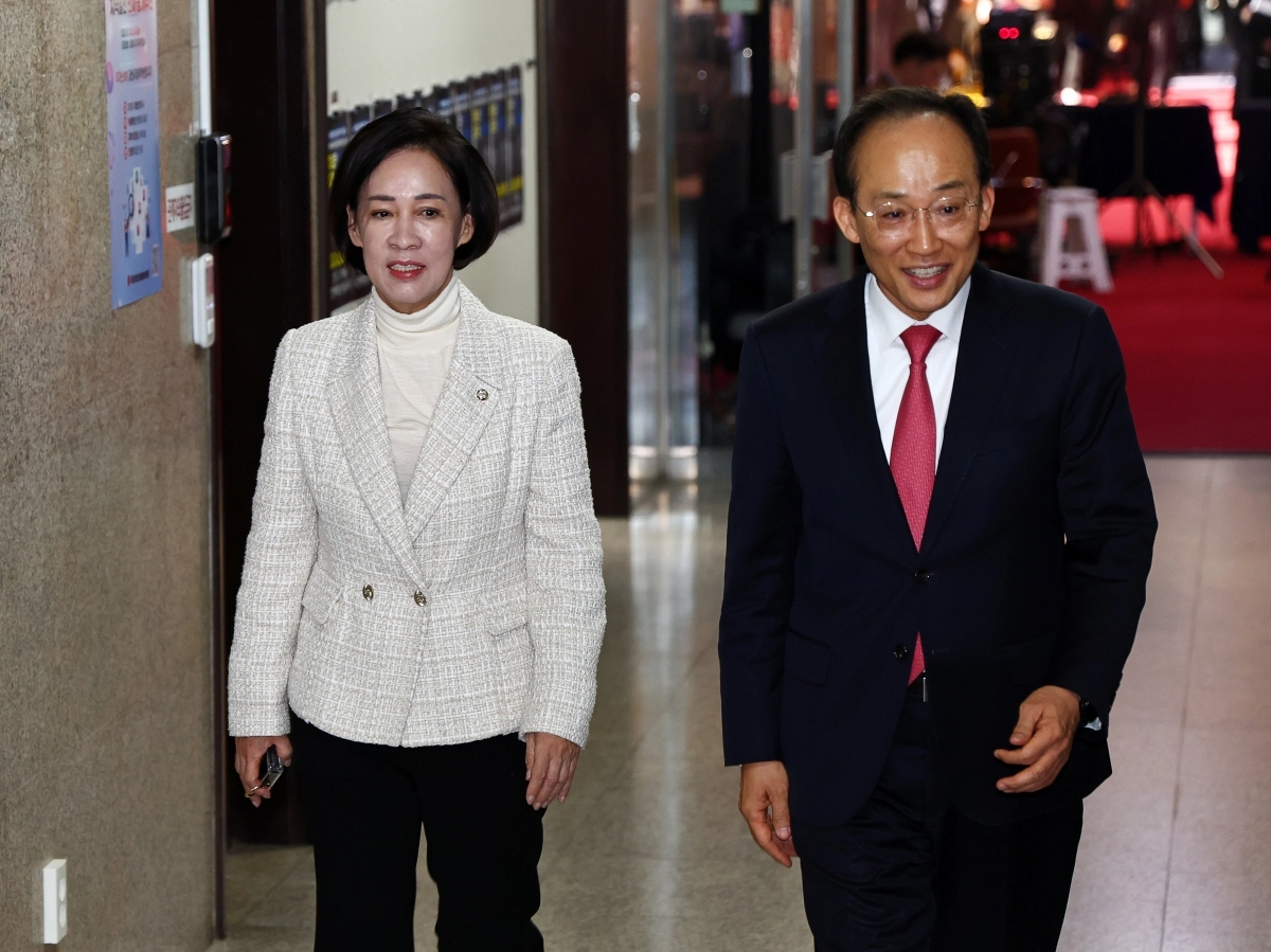 국힘 지도부-대구·경북 의원 회동 참석하는 이인선 대구시당위원장과 추경호 의원