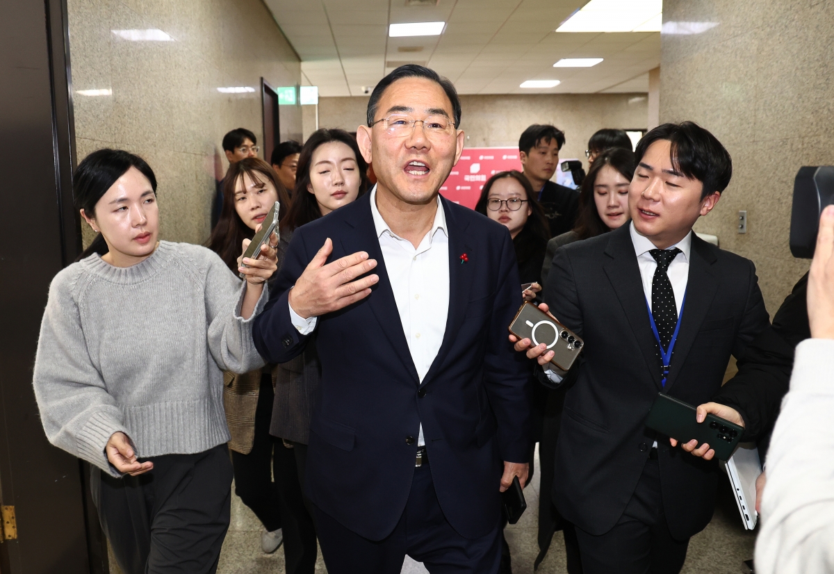 질문 세례 받는 TK 통합 ‘찬성’ 주호영 부의장