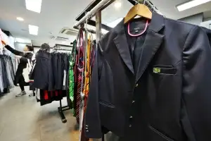 40만원 훌쩍… 등골 휘는 ‘정장형 교복’ 사라진다
