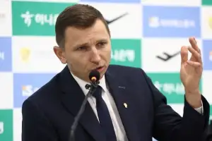 한국 농구 대참사로 신고식 마줄스 감독 “슛 성급하게 시도했다”