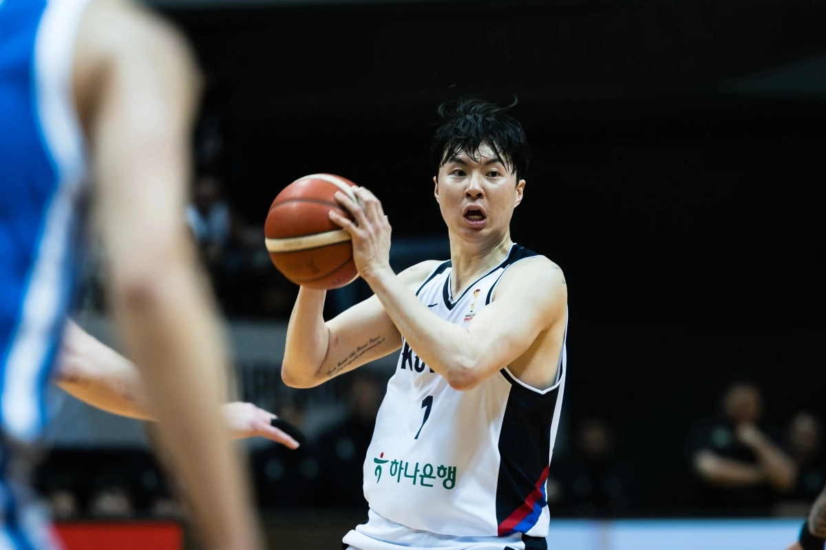 이현중이 26일 대만 뉴타이베이 신좡 체육관에서 열린 2027 국제농구연맹(FIBA) 농구 월드컵 아시아예선 1라운드 B조 대만과의 경기에서 공격 기회를 노리고 있다. 2026.2.26 FIBA 제공