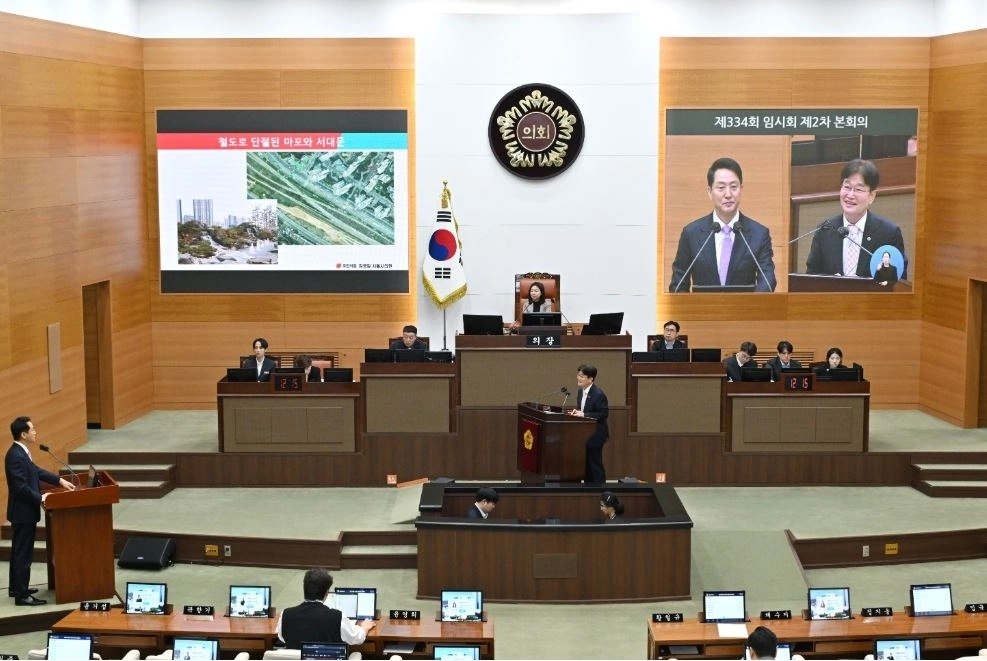 지난 25일 제334회 정례회 시정질문에서 오세훈 시장에게 질의하는 김용일 의원