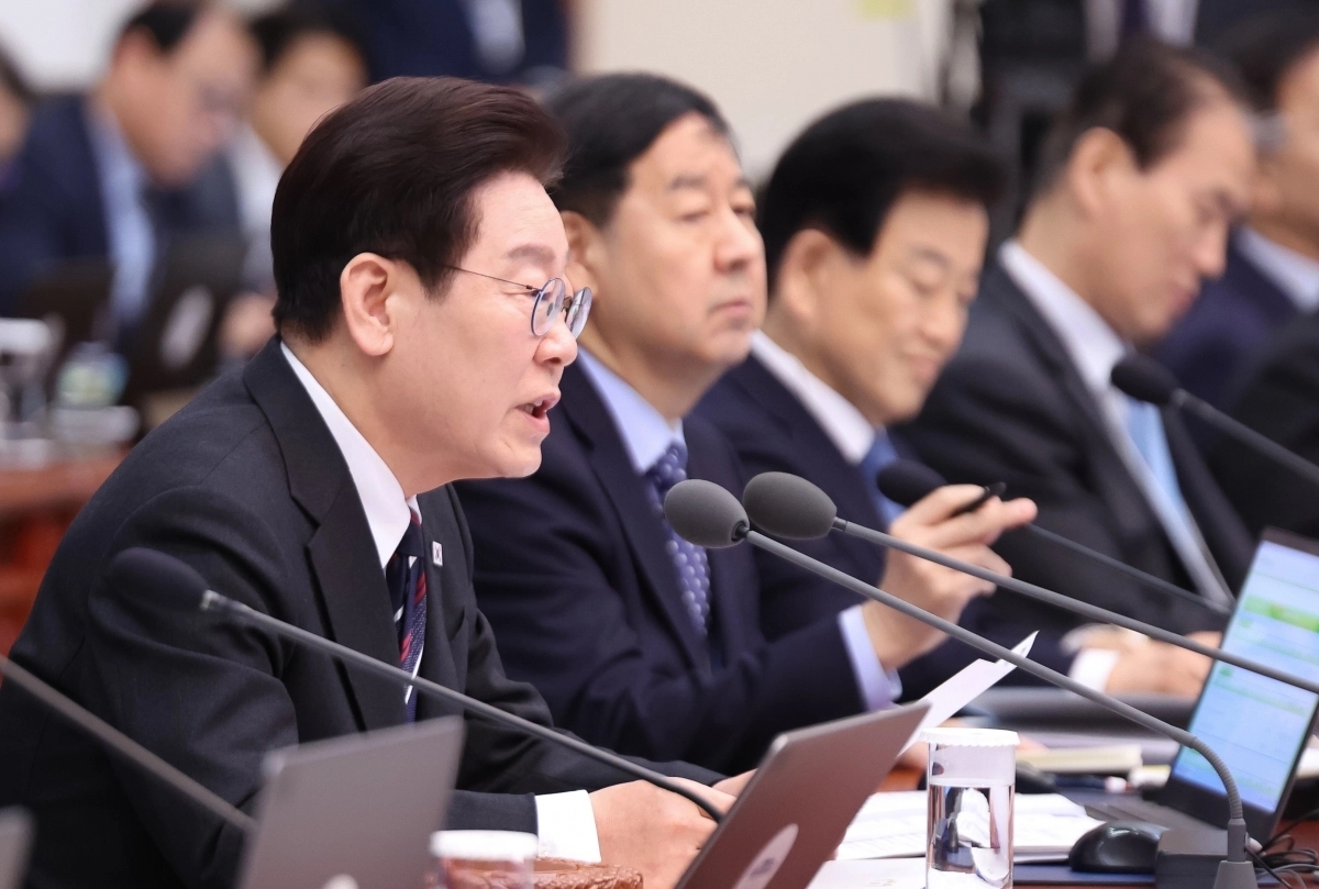 이재명 대통령이 24일 청와대에서 열린 국무회의에서 발언하고 있다. 청와대통신사진기자단.